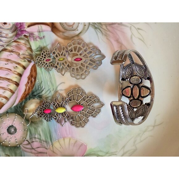 Bohemian Style Silver Tone Cuff Bracelet & Earrings Set - Picture 4 of 6